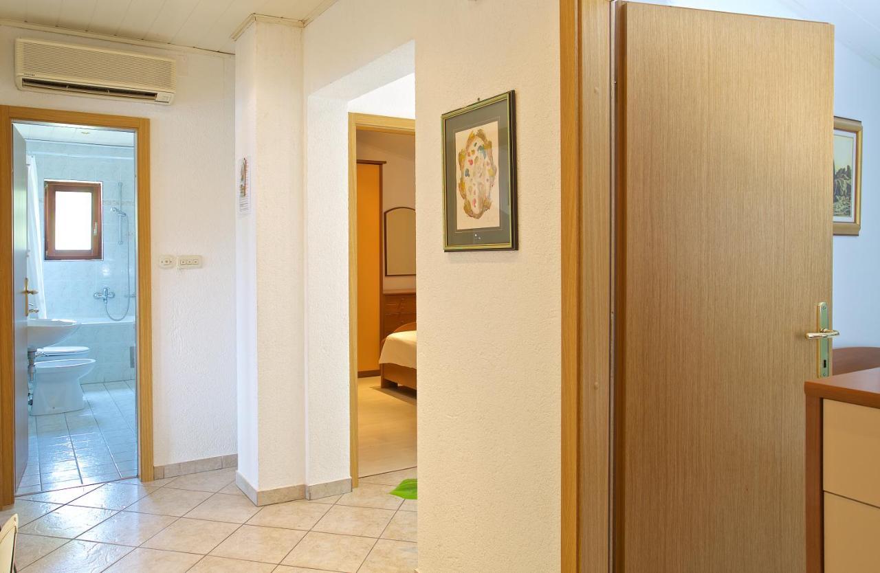 Apartments Vinka Jelsa  Extérieur photo