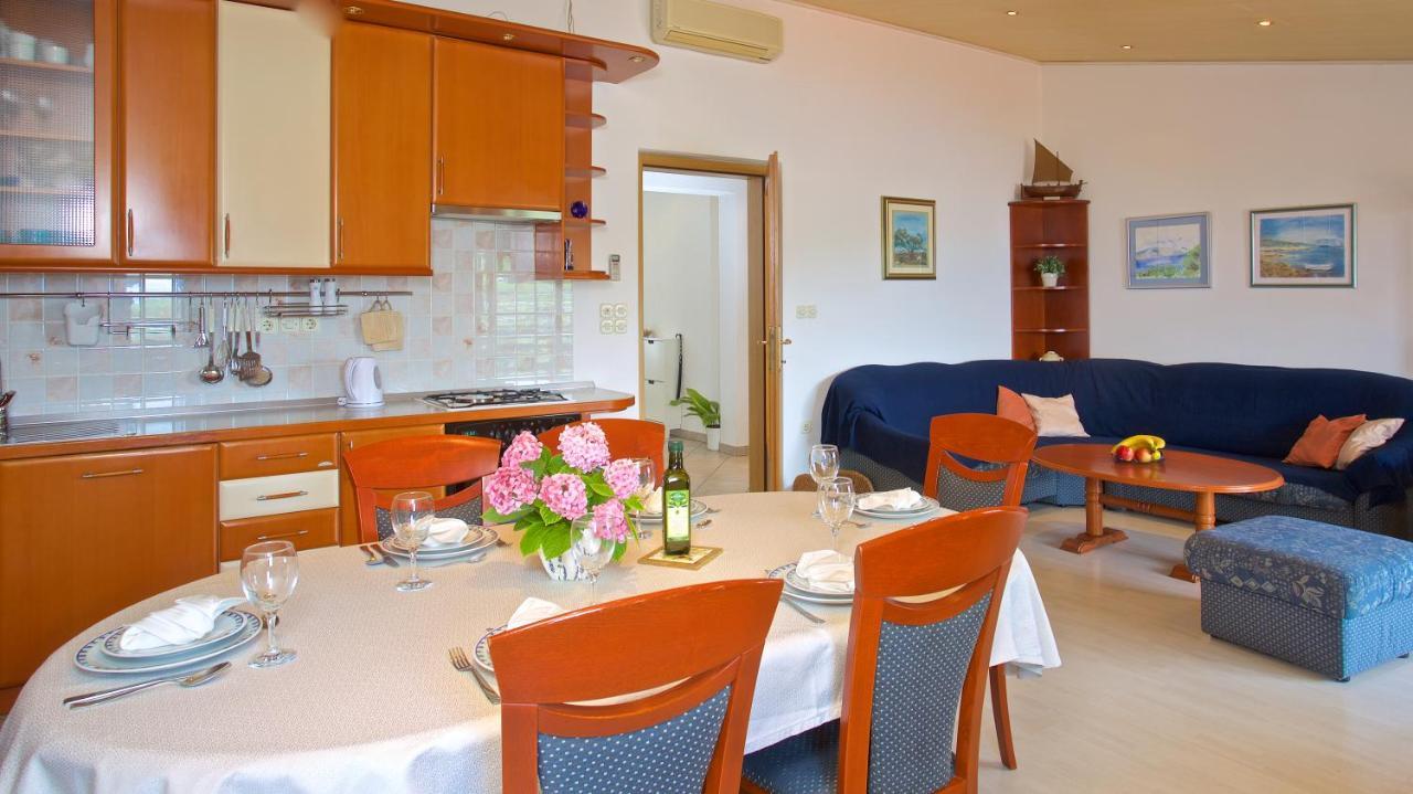 Apartments Vinka Jelsa  Extérieur photo