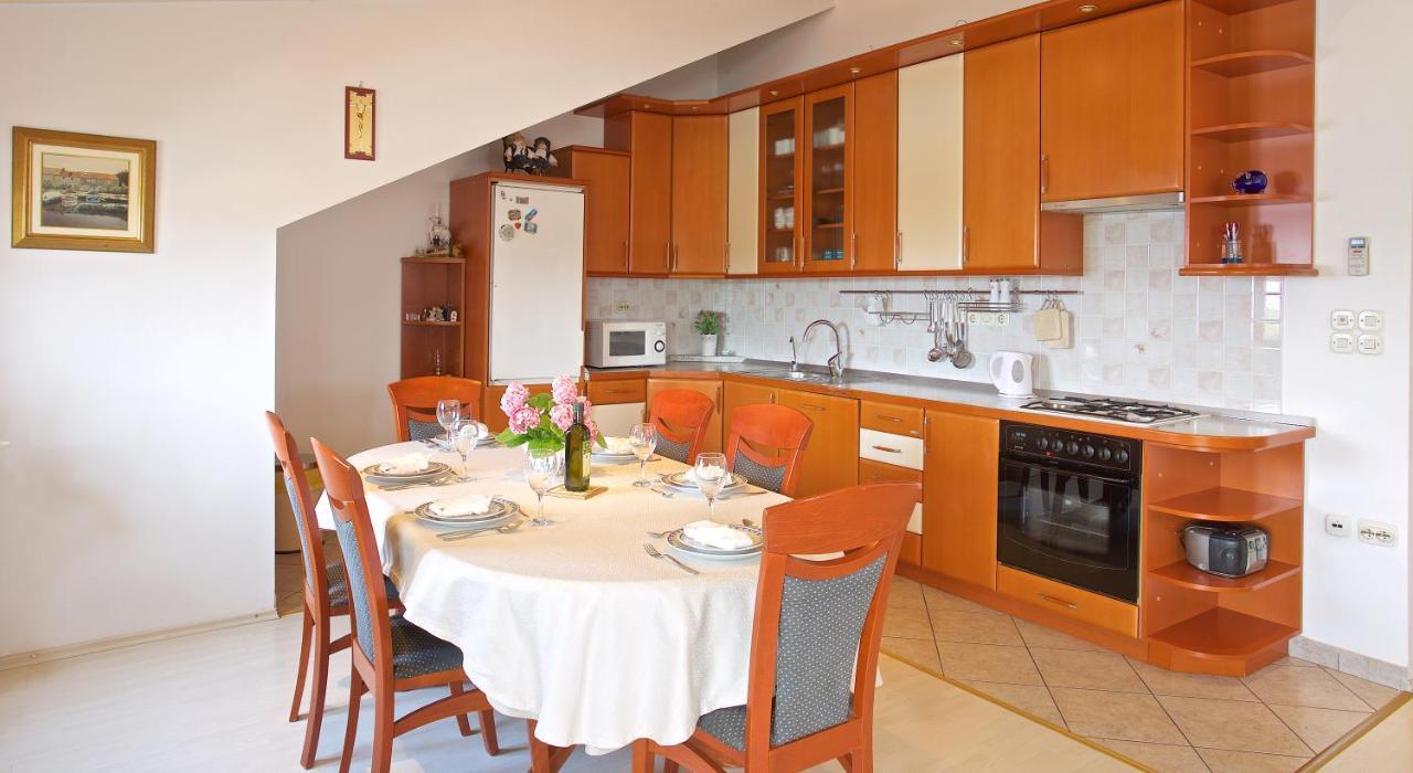 Apartments Vinka Jelsa  Extérieur photo