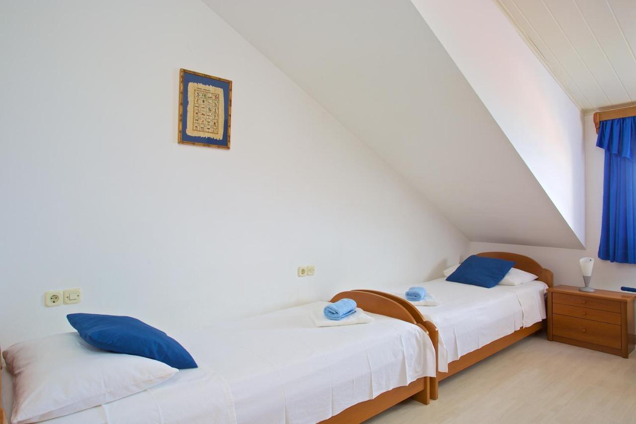 Apartments Vinka Jelsa  Extérieur photo