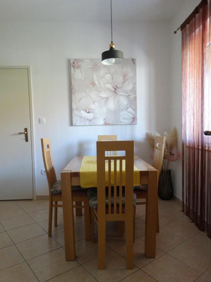 Apartments Vinka Jelsa  Extérieur photo