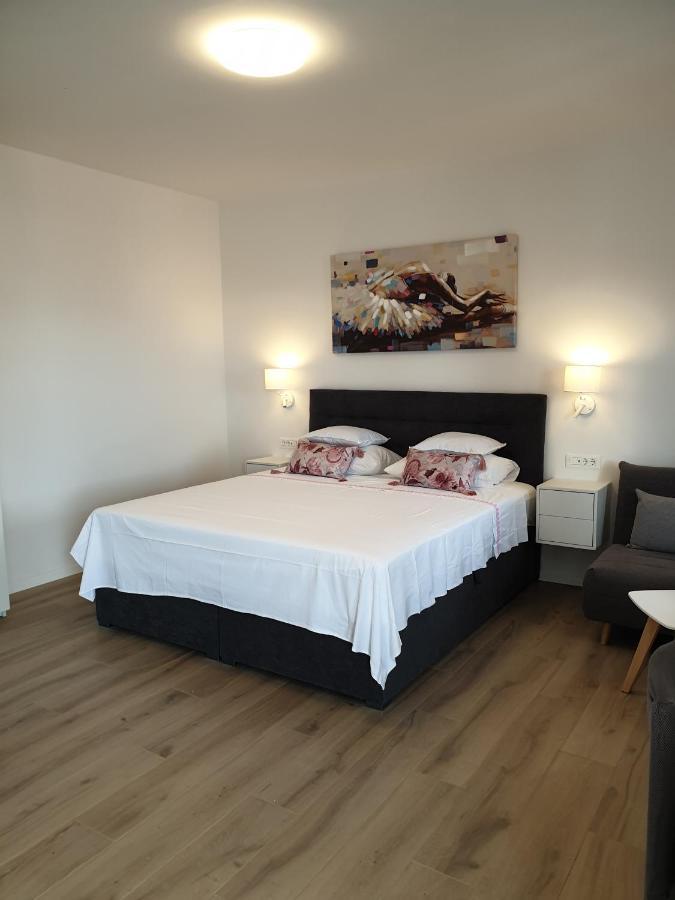 Apartments Vinka Jelsa  Extérieur photo