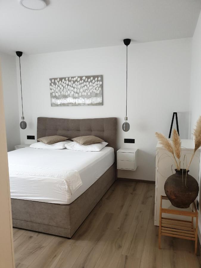 Apartments Vinka Jelsa  Extérieur photo